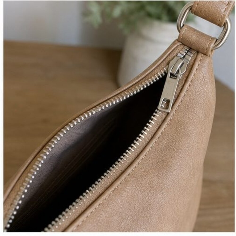 Cream Vegan Leather Bag - Picture 4 of 6